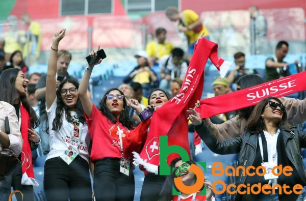 EL COLOR: Todas las imágenes del ambiente del Suecia vs Suiza