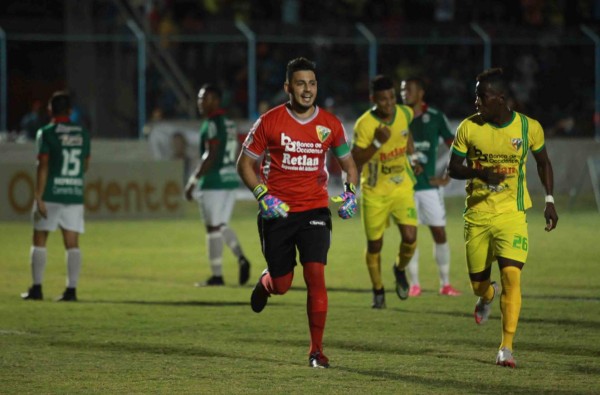 Estos son los grandes porteros que también son goleadores
