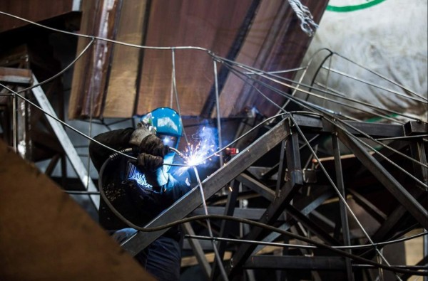 Sorprenden en carnaval en Italia con robot gigante de Cristiano Ronaldo