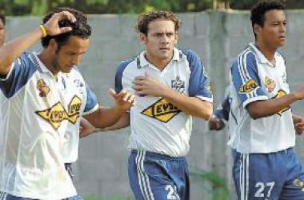 ¿A qué edad se retiraron los grandes futbolistas de Honduras? Algunos se fueron jovencitos