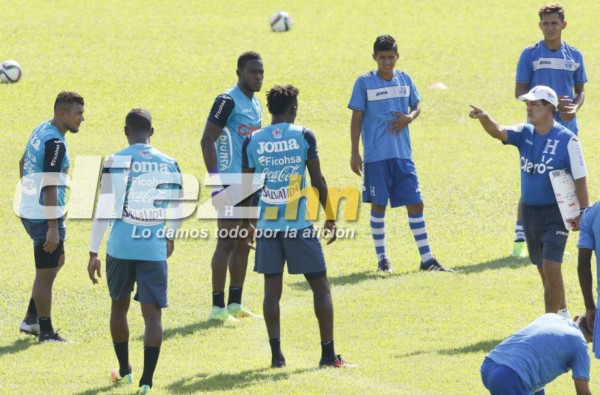 Así comenzó Jorge Luis Pinto a afinar la estrategia para buscar el triunfo ante Canadá