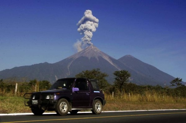 Erupción del Volcán de Fuego acapará la atención previo al Guatemala-Honduras