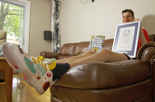 Exmadridista entra en los Libros Guinness por ser el adolescente más alto del mundo: ¡15 años y mide 2,26!