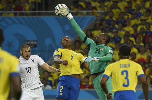 Francia empató para ser líder de grupo y eliminar a Ecuador