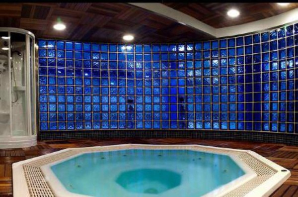 Especial: El camerino del estadio Nacional de Costa Rica y los más lujosos del mundo