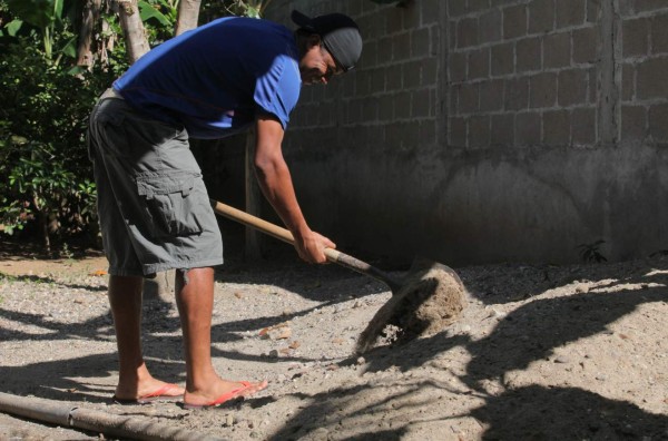 FOTOS: Así es la vida como albañil del defensa Henry Clark