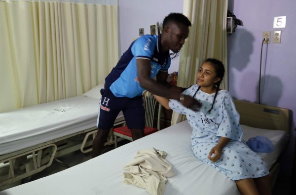 La Selección de Honduras emociona a los niños de la Fundación Ruth Paz