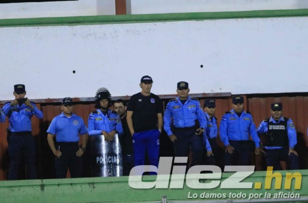 No se vio en TV: La frustración de Troglio y Olimpia tras perder el invicto; Olanchito y sus bellezas