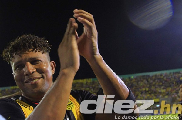 Inolvidable despedida de un ídolo Carlos Pavón