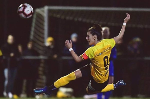 Conmoción: Desaparece jugadora de la selección de Suiza mientras nadaba en un lago