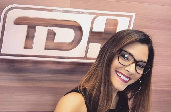 María José González, la periodista tica que enamora con su carisma y sonrisa