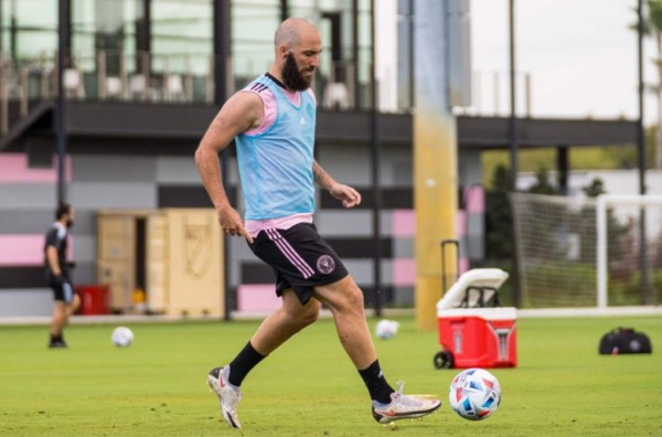 Higuaín se suma: Los looks más raros y extravagantes de los futbolistas, Cristiano también sorprendió