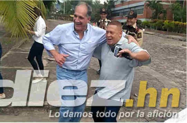 Curiosas: Urnas llevadas a caballo, alcalde se pone a bailar y niños la sensación