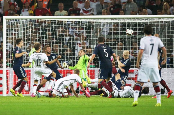 Imágenes de los partidos por las Eliminatorias para Eurocopa