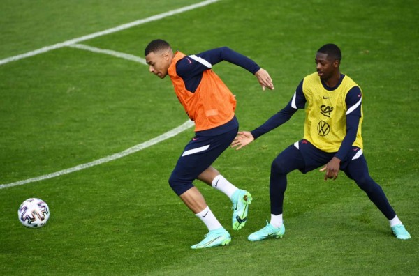 Mbappé se parte de la risa y las imágenes del brutal tridente que ponen a temblar a la Euro