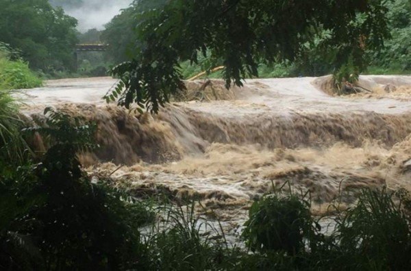 ¡ALERTA! Fuertes tormentas inundan varios departamentos de Honduras