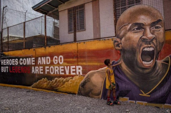 Kobe Bryant: El mundo del arte callejero rinde homenaje con espectaculares esculturas