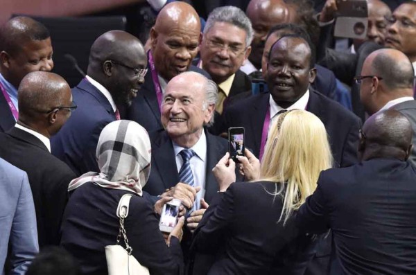 Joseph Blatter reelegido como presidente de la FIFA