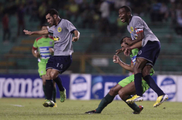 Marathón y Parrillas One abre el Clausura empatando