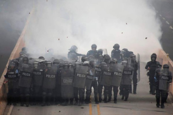 Protestas en Honduras: Otra jornada de batallas campales entre la policías y manifestantes