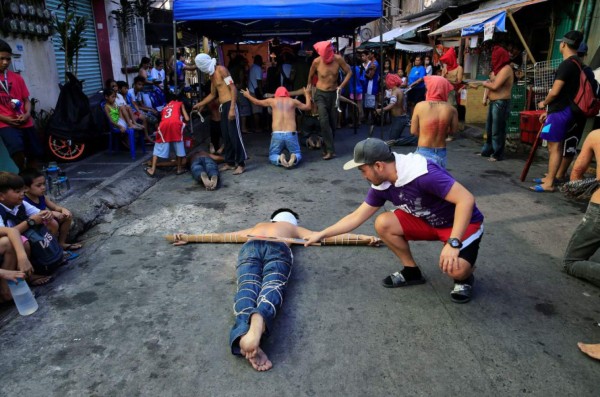 Sangriento Jueves Santo con rituales para pedir perdón por sus pecados