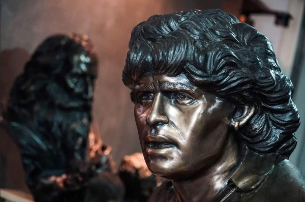 ¡De bronce para que sea eterna! Así es la hermosa estatua de Diego Maradona en Napolés