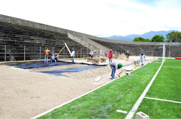 ¡Irreconocible! Con grama sintética y pista olímpica, así marcha la remodelación al estadio Roberto Suazo Córdova de La Paz