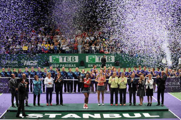 Serena Williams venció a Sharapova y consigue el tercer Másters de su carrera