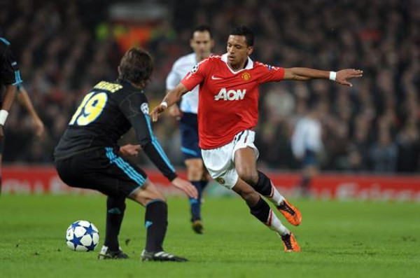 Chicharito clasifica al Manchester United