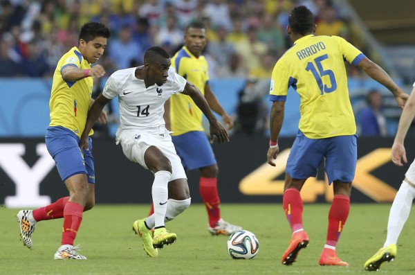 Francia empató para ser líder de grupo y eliminar a Ecuador