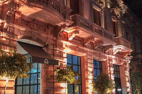 Acusan a Ronaldinho de hacer noches de fiestas con modelos durante su arresto domiciliario en Paraguay