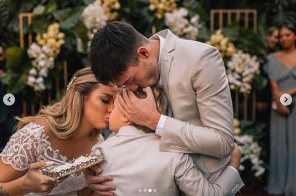 Brasil: Madre del hijo de Neymar se casa en pleno escándalo sexual del jugador