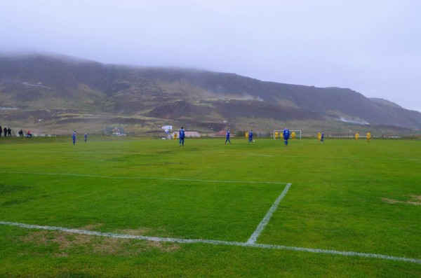 Las increíbles y bellas canchas de Islandia donde se juega fútbol profesional