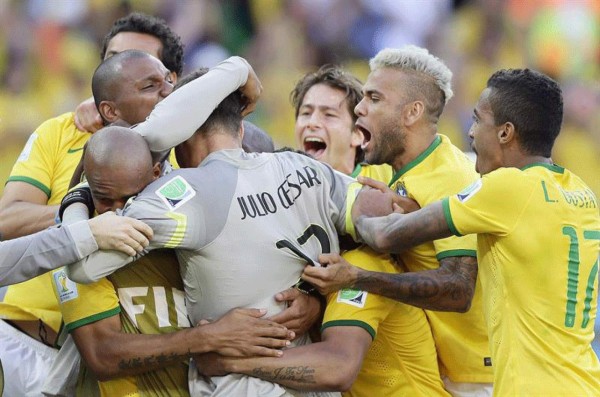Brasil eliminó a Chile en los penales y pasó a cuartos.