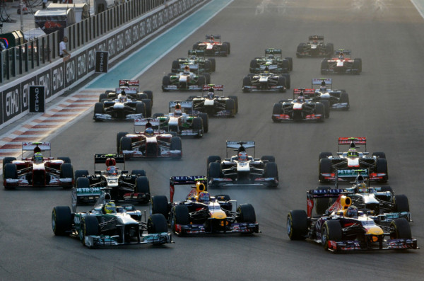 Vettel estrenó su título mundial con un aplastante triunfo.