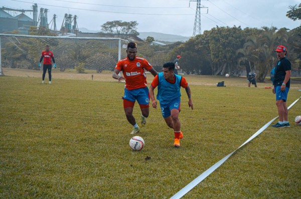 En Olimpia no aseguran que Michaell Chirinos y Deybi Flores se queden