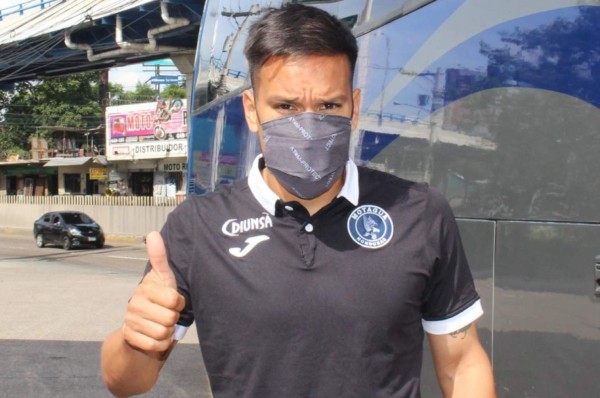 Auzqui se reporta listo para debutar en el Clásico, pero asegura que dependerá de Diego Vázquez&nbsp;&nbsp;