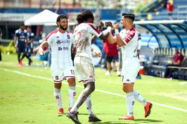 Saprissa humilla al Cartaginés de Medford en la ida de semis y acaricia la final en Costa Rica