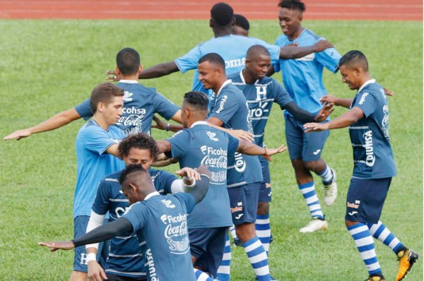 Pinto no deja ver su 11 titular y Eddie Hernández trabaja a todo vapor