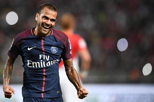 Dani Alves y sus palabras a Neymar 'Sé valiente, el mundo es de los valientes'