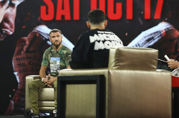 Con respeto y calma: Así fue el frente a frente de Teófimo López y Lomachenko en conferencia de prensa