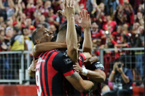 Alajuelense de los catrachos cae ante Saprissa en el clásico de Costa Rica