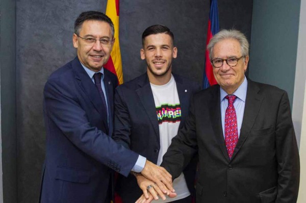 OFICIAL: El Barcelona confirma la renovación de Carles Pérez hasta 2022