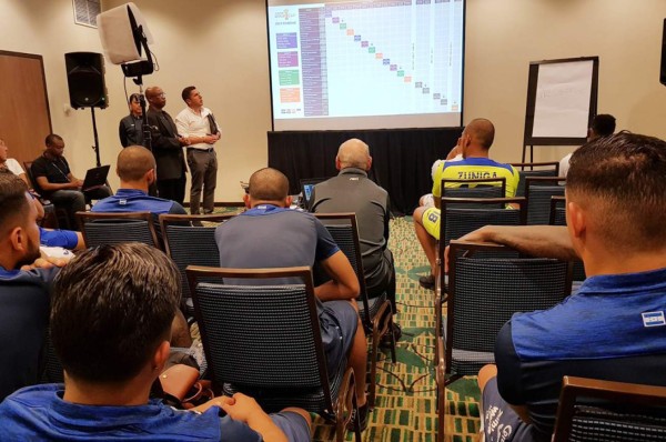 Seleccionados de Honduras reciben charla sobre modificación a las reglas de juego