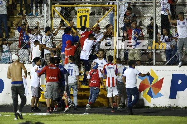 NO SE VIO: Invasión de olimpistas, celebración a lo CR7 y jugador con doble quebradura