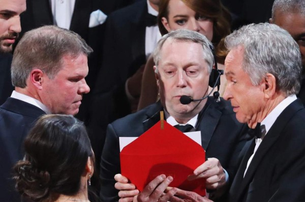 Warren Beatty y su 'momento Steve Harvey' en los Premios Óscar