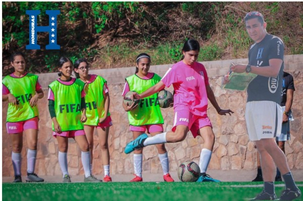 Juan Carlos Tenorio, técnico de la selección femenina de Honduras ha comenzado con su plan de trabajo