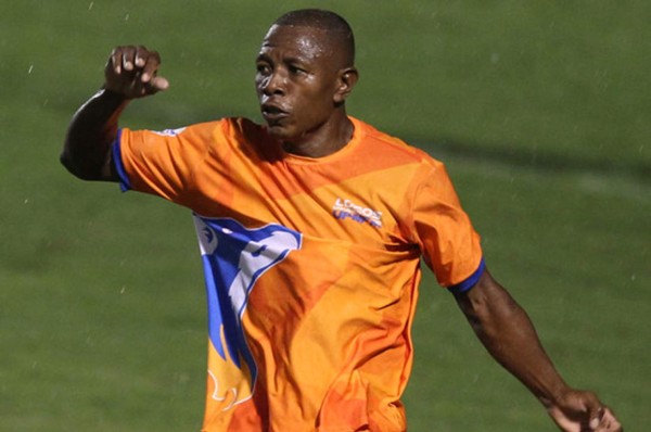 Rambo de León, el rey: Los futbolistas hondureños con más equipos en toda su carrera