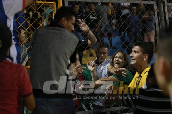 EN FOTOS: Así fueron los relajos en el derbi entre Real España y Marathón
