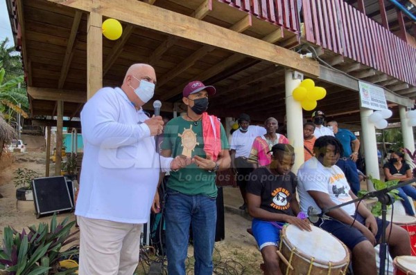 Conmovedora historia y fiesta garifuna incluida: Así se vivió la quinta edición del evento de ciclismo Roatán Point 2 Point